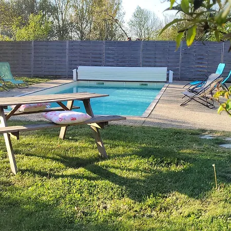 La Maisonnette D'hotes Pleine De Charme, Piscine & Velos Panzió Le Breuil-Bernard