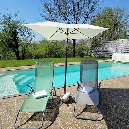 La Maisonnette D'hotes Pleine De Charme, Piscine & Velos Bed & Breakfast *